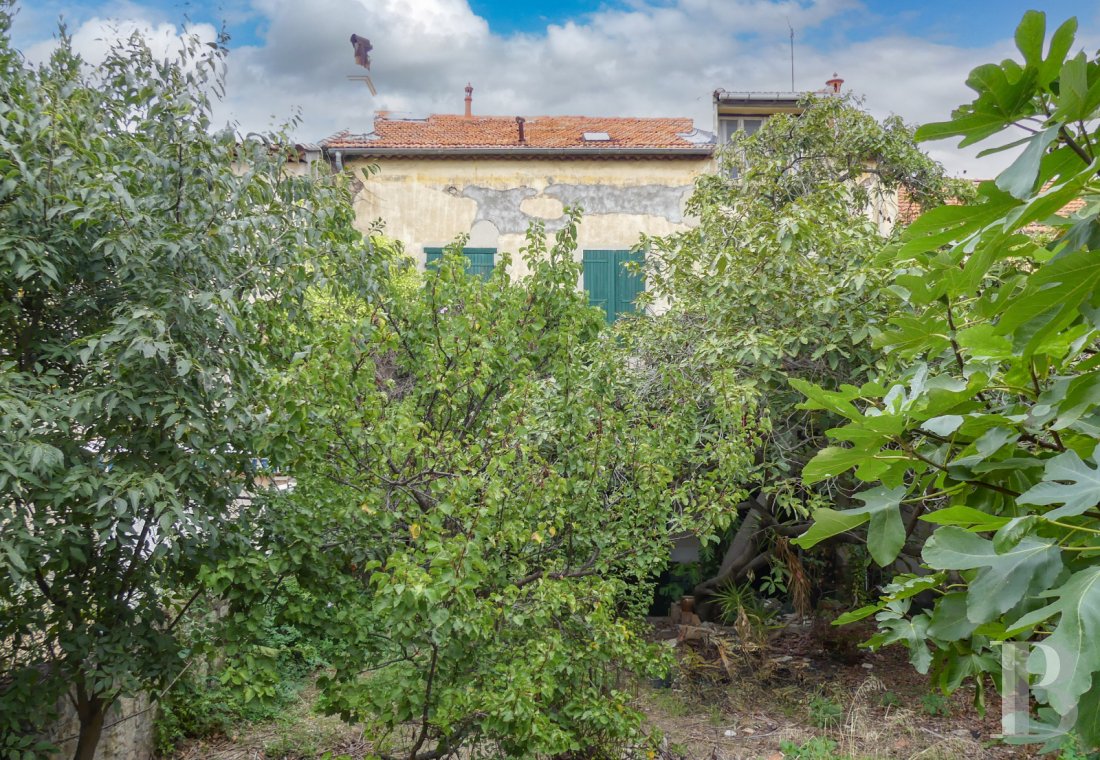 character properties France provence cote dazur   - 15