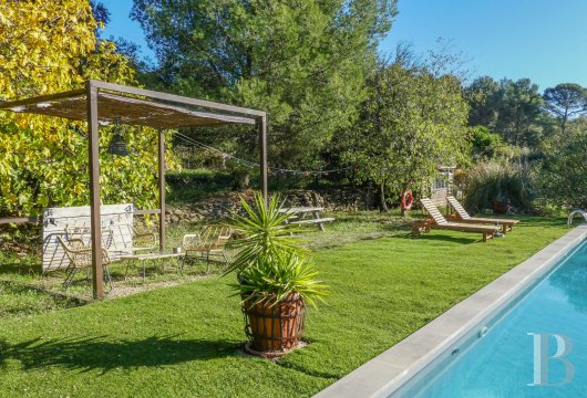 character properties France provence cote dazur   - 11