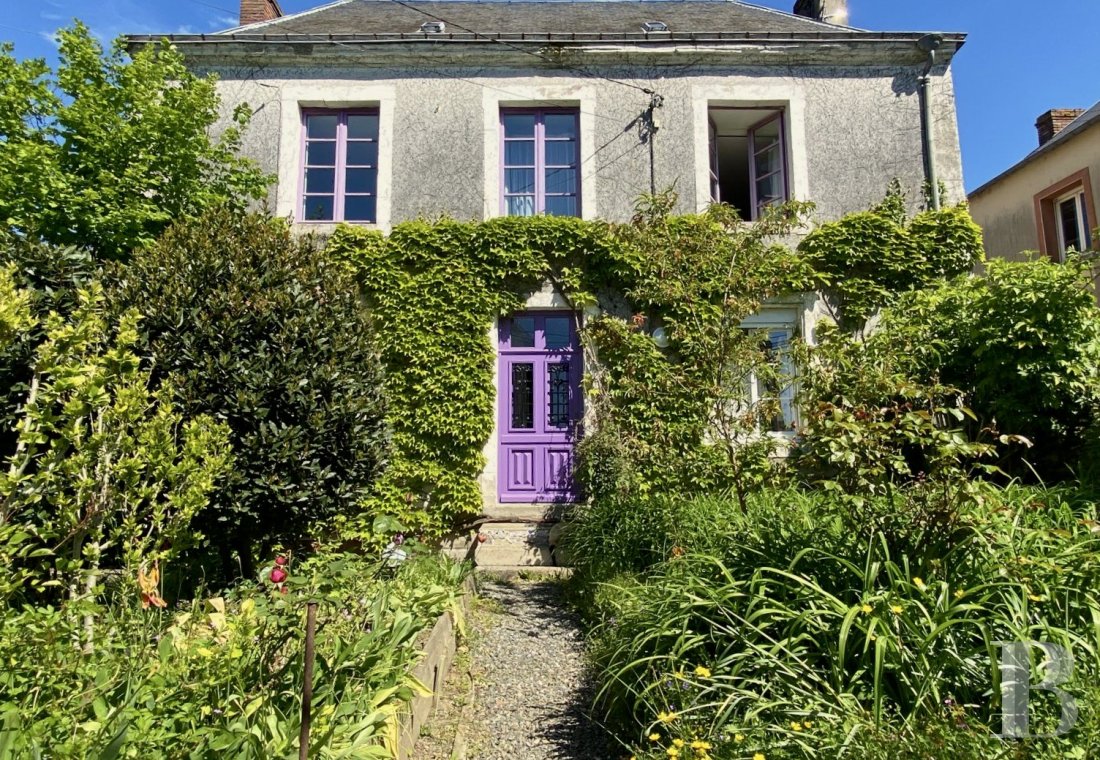 Character houses for sale in France in the Mayenne region