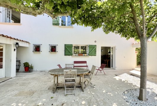 character properties France provence cote dazur   - 16