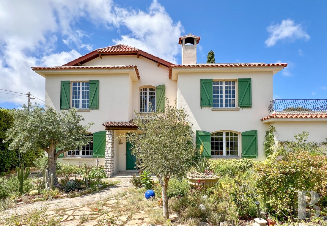 character properties France provence cote dazur   - 1