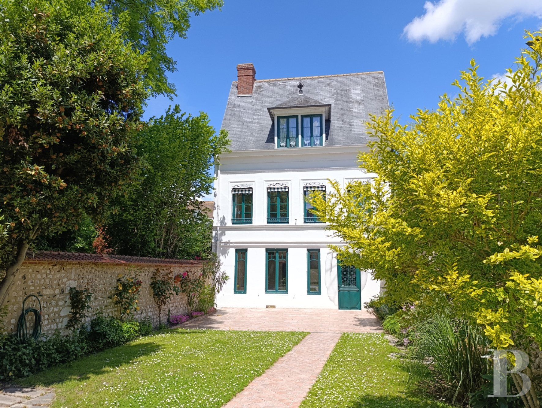 Residences for sale Upper Normandy 120 km from Paris