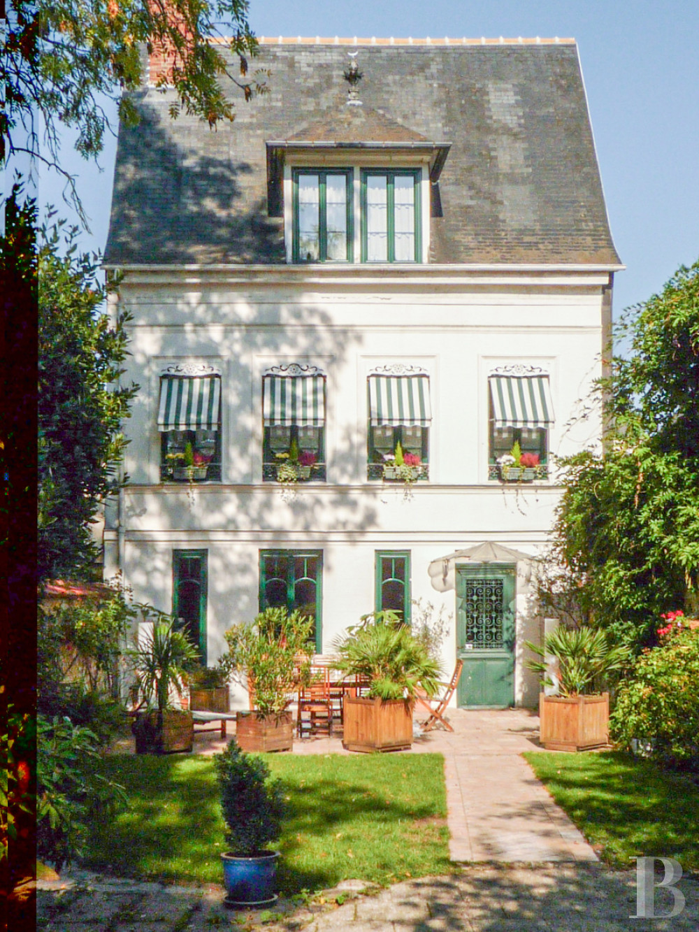 Residences for sale Upper Normandy 120 km from Paris