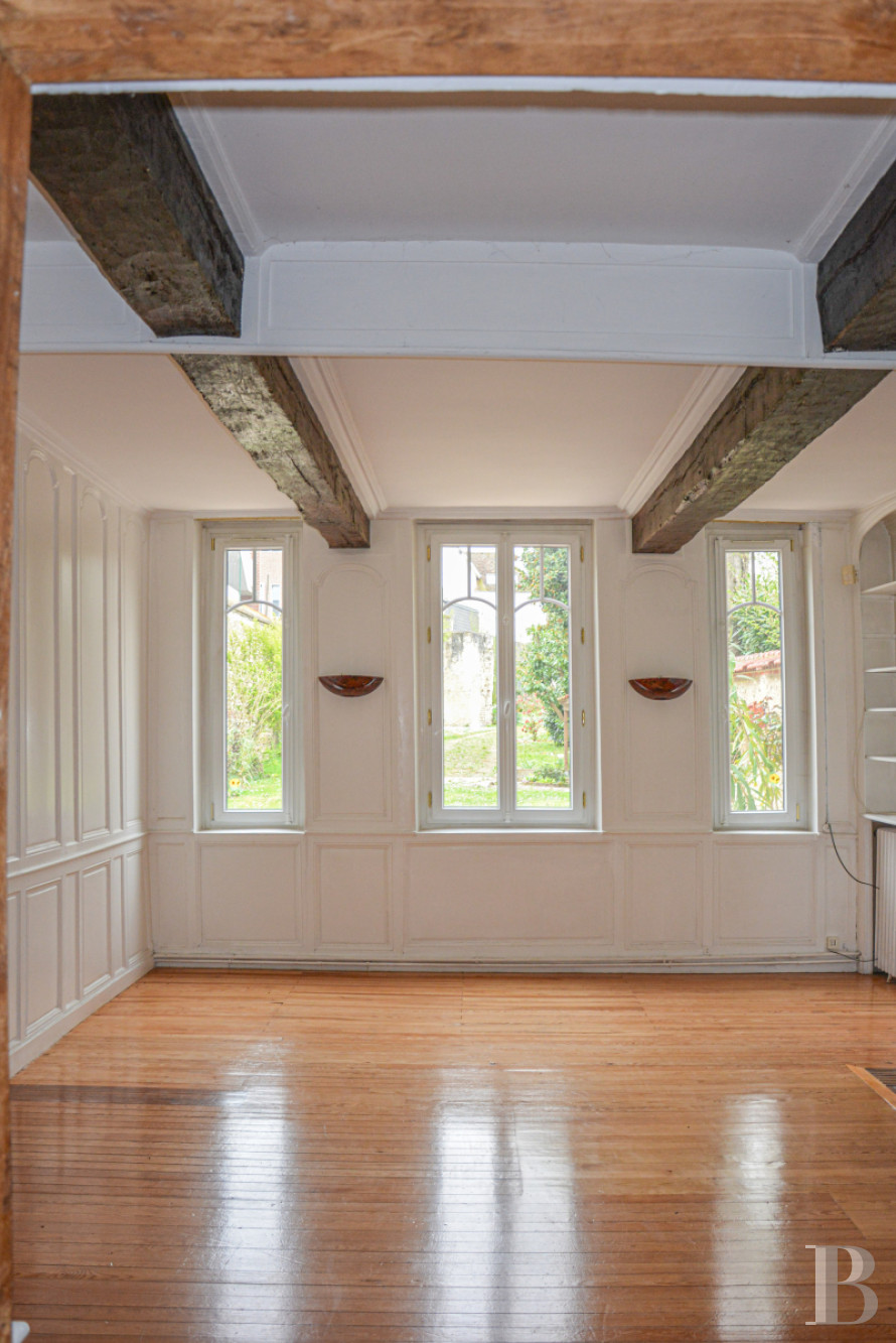 Residences for sale Upper Normandy 120 km from Paris