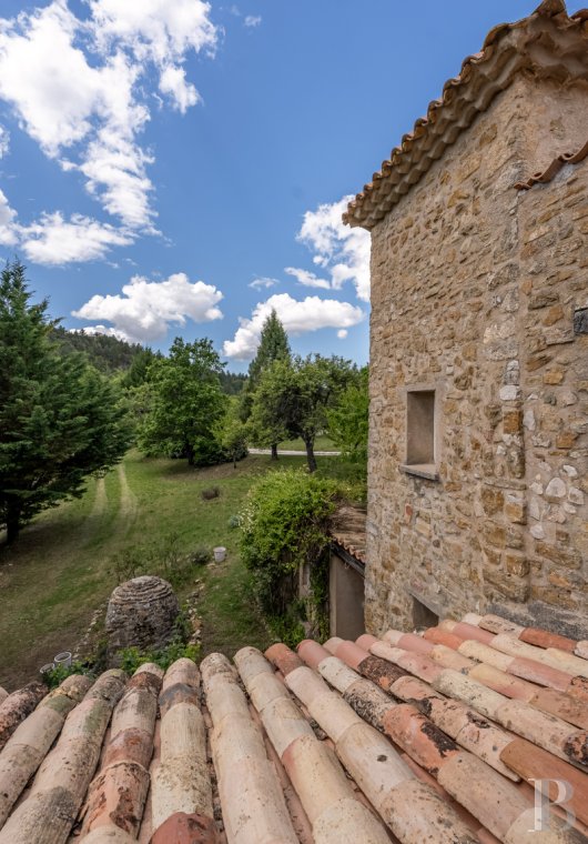 character properties France provence cote dazur   - 7