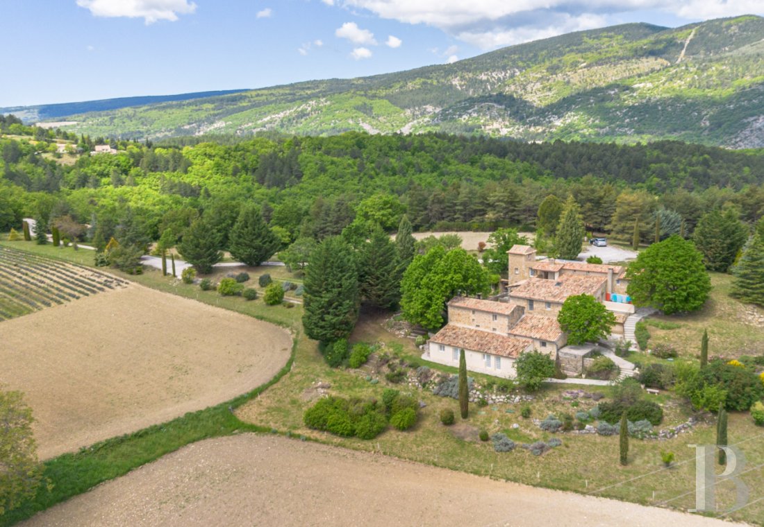 character properties France provence cote dazur   - 1