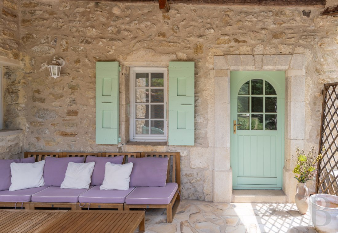 character properties France provence cote dazur   - 20