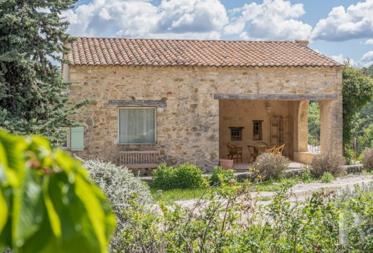 character properties France provence cote dazur   - 4