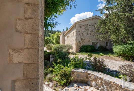 character properties France provence cote dazur   - 6