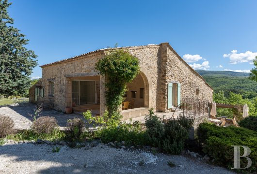 character properties France provence cote dazur   - 8