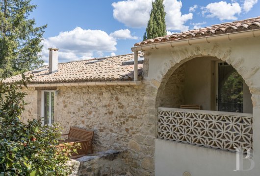 character properties France provence cote dazur   - 15