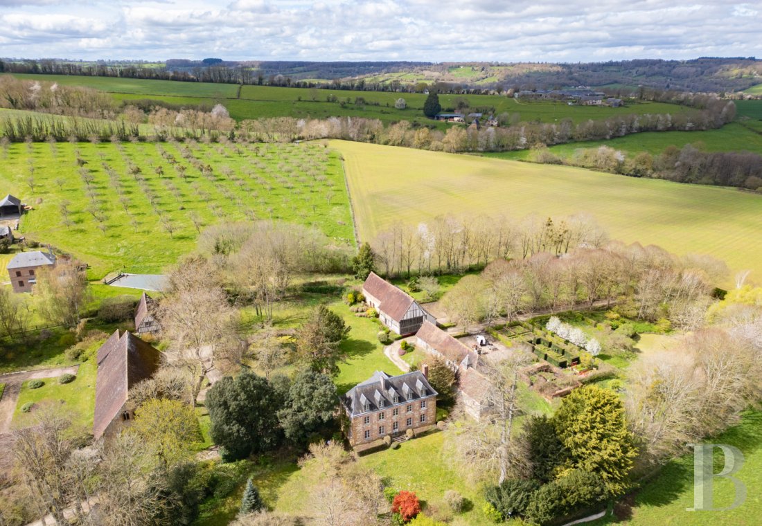 monuments historiques à vendre - basse-normandie - Dans le Pays d'Auge Ornais, à 180 km de Paris, un ensemble prieural de sept bâtiments, dont une chapelle classée MH