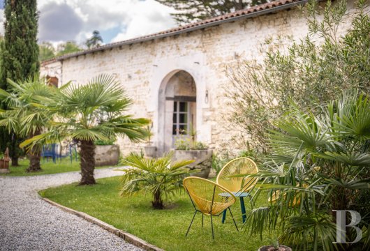 character properties France poitou charentes   - 16