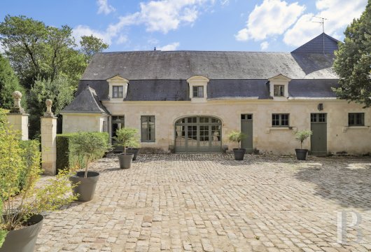 castles for sale France pays de loire   - 14