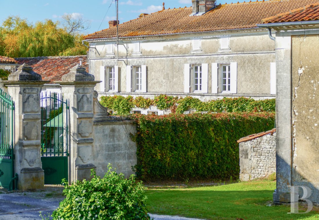 vieilles maisons francaises poitou charentes   - 1