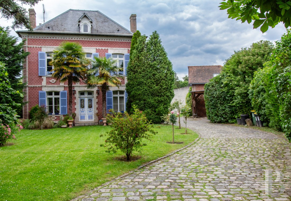 maisons de caractère à vendre - paris - À proximité de Saint-Nom-la-Bretèche, dans les Yvelines, une maison de maître du 19e s., de 250 m², avec dépendance, sur une parcelle de 1 900 m²