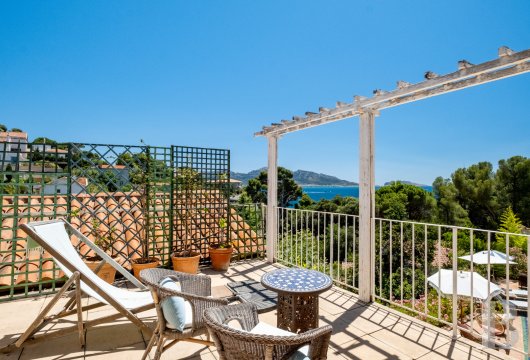 character properties France provence cote dazur   - 16