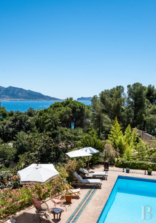 character properties France provence cote dazur   - 21