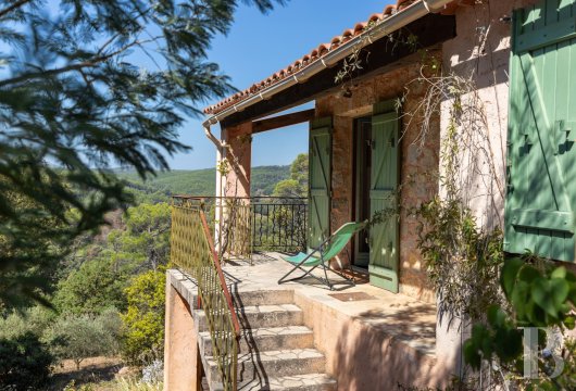 character properties France provence cote dazur   - 15