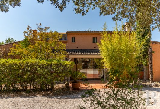 character properties France provence cote dazur   - 4