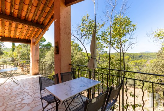 character properties France provence cote dazur   - 16