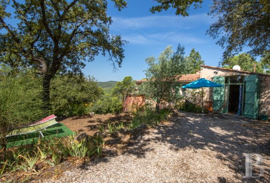 character properties France provence cote dazur   - 13