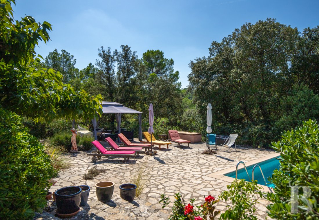 character properties France provence cote dazur   - 20