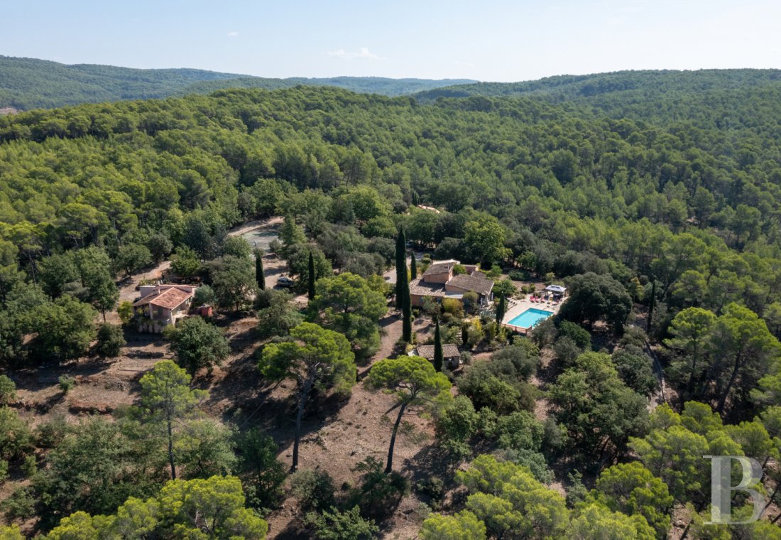 character properties France provence cote dazur   - 1