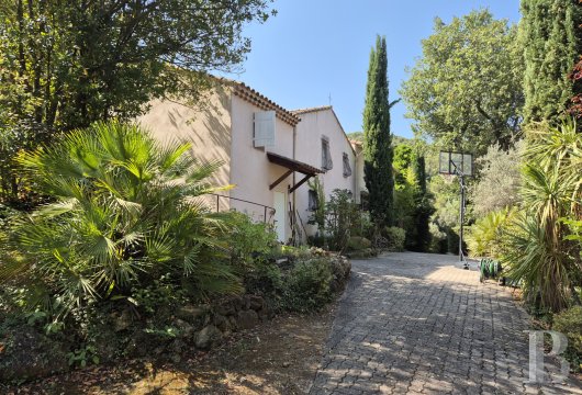 character properties France provence cote dazur   - 4