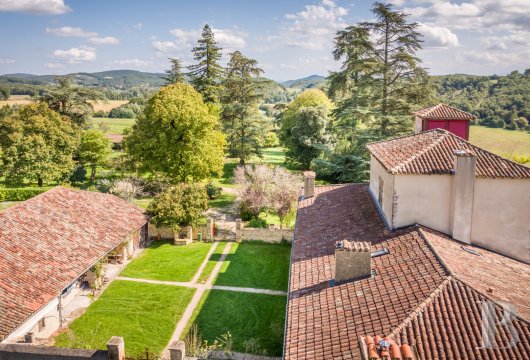 chateaux for sale France midi pyrenees   - 17