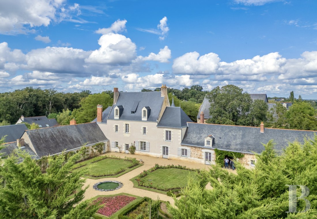 castles for sale France pays de loire   - 1