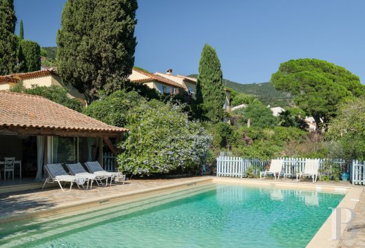 character properties France provence cote dazur   - 18