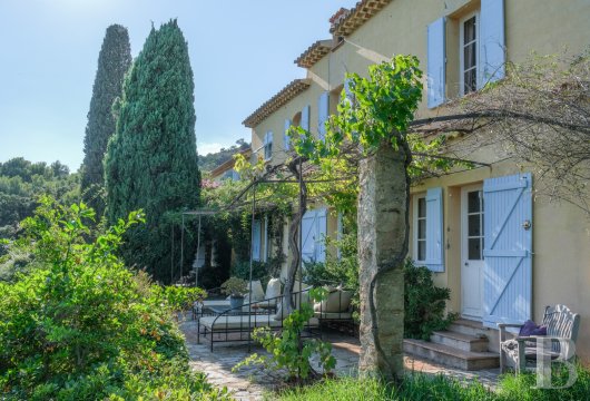 character properties France provence cote dazur   - 5