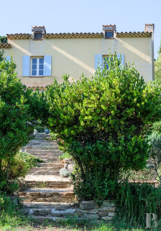 character properties France provence cote dazur   - 4