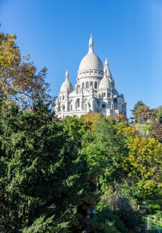 properties in town for sale - paris - A 46-m² apartment in Montmartre, in the Saint Pierre neighbourhood, with no opposite neighbouring building and a balcony with views of the Sacré-Cœur