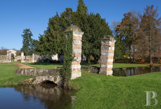 chateaux for sale France pays de loire   - 26