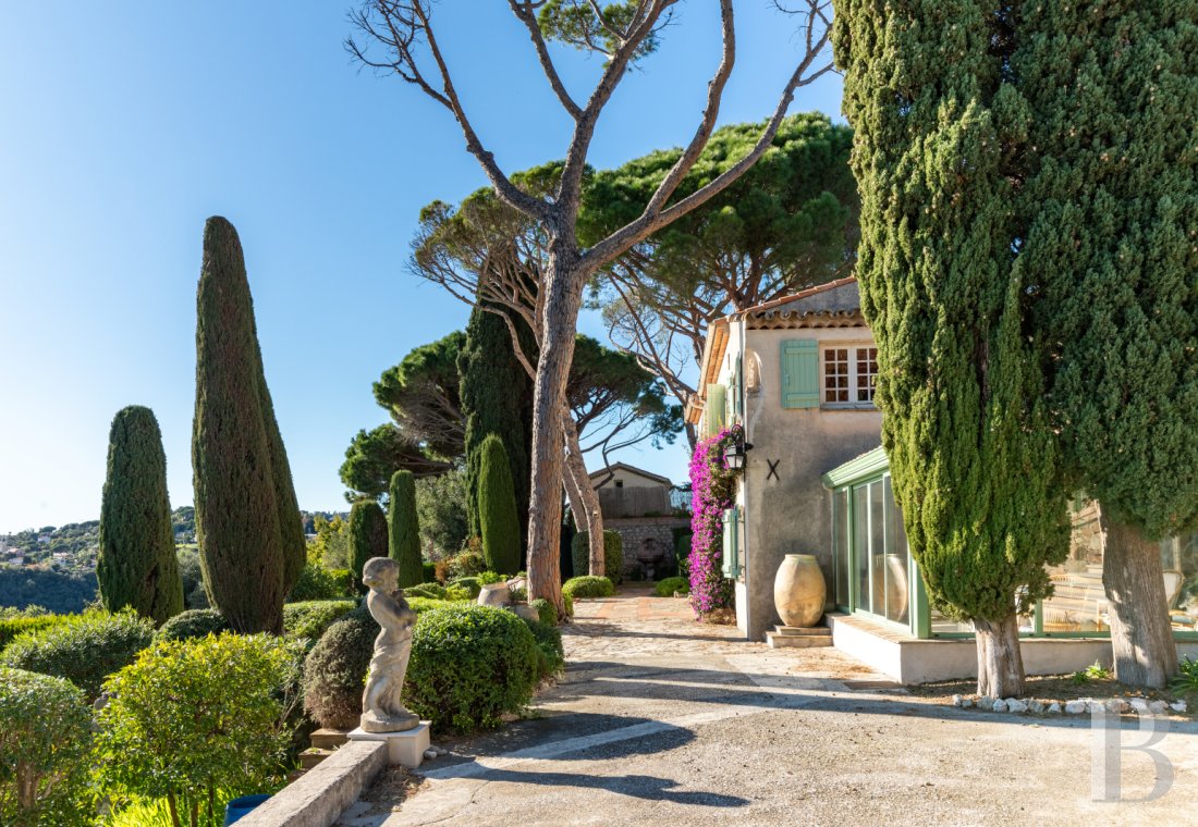 character properties France provence cote dazur   - 4