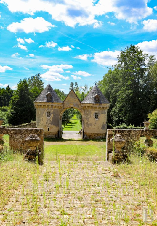 chateaux for sale France pays de loire   - 9