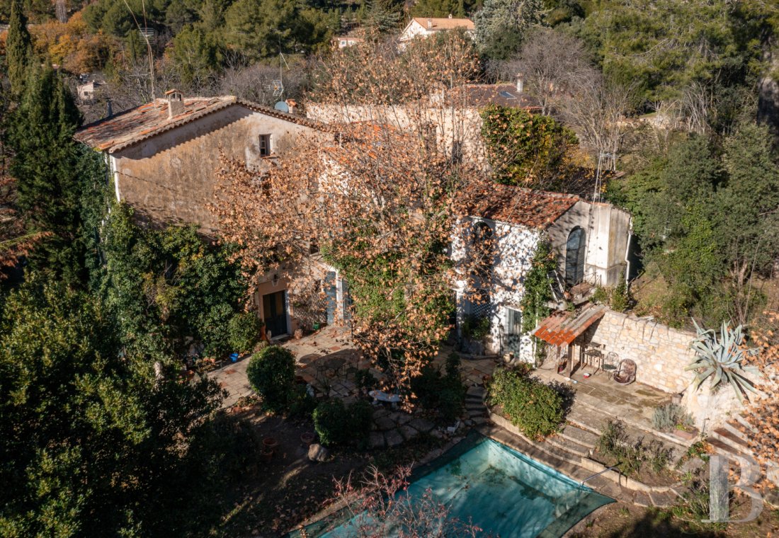 Character houses for sale - provence-cote-dazur - A 19th-century villa to be renovated with a guesthouse, a chapel and 8,700m² of grounds with a pool and terraced garden, nestled on a hill in the town of Draguignan in southern France