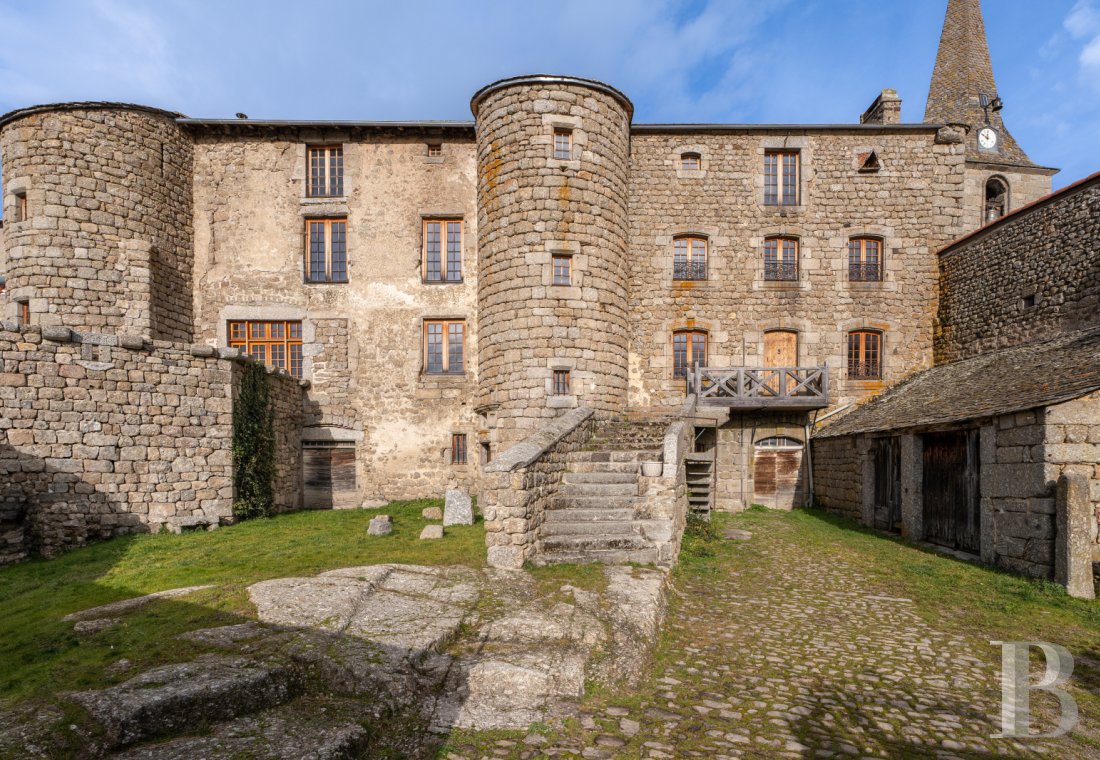 Castles / chateaux for sale - auvergne - An almost 700-m² 12th-century medieval castle, with a terraced garden, in the southern reaches of the Haute-Loire area, in the former Gévaudan province, in the heights of a village