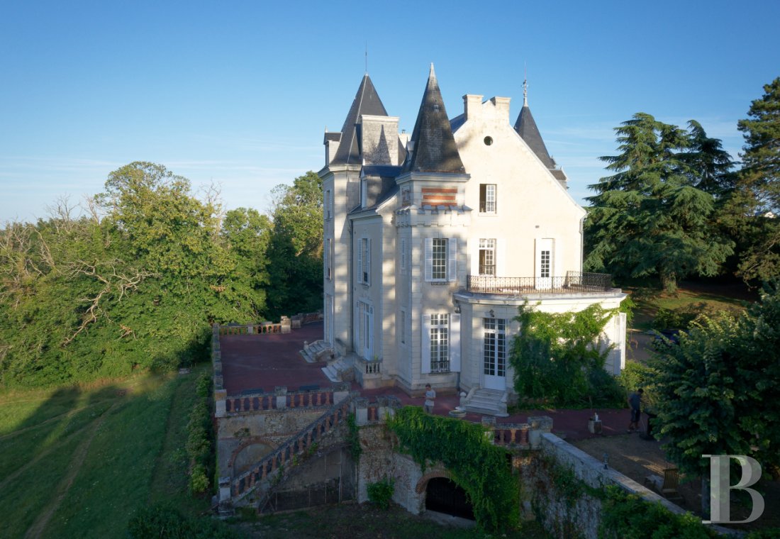 En Indre-et-Loire, au sud-est de Tours, un château du 19e siècle bâti sur des vestiges du Moyen Âge - photo  n°2