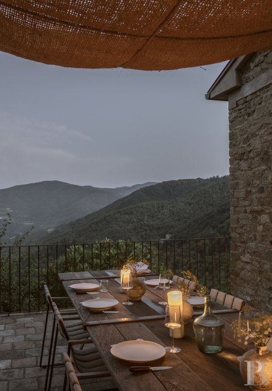 En Toscane, entre Arezzo et Cortona, une ancienne maison paysanne en plein ciel  - photo  n°36