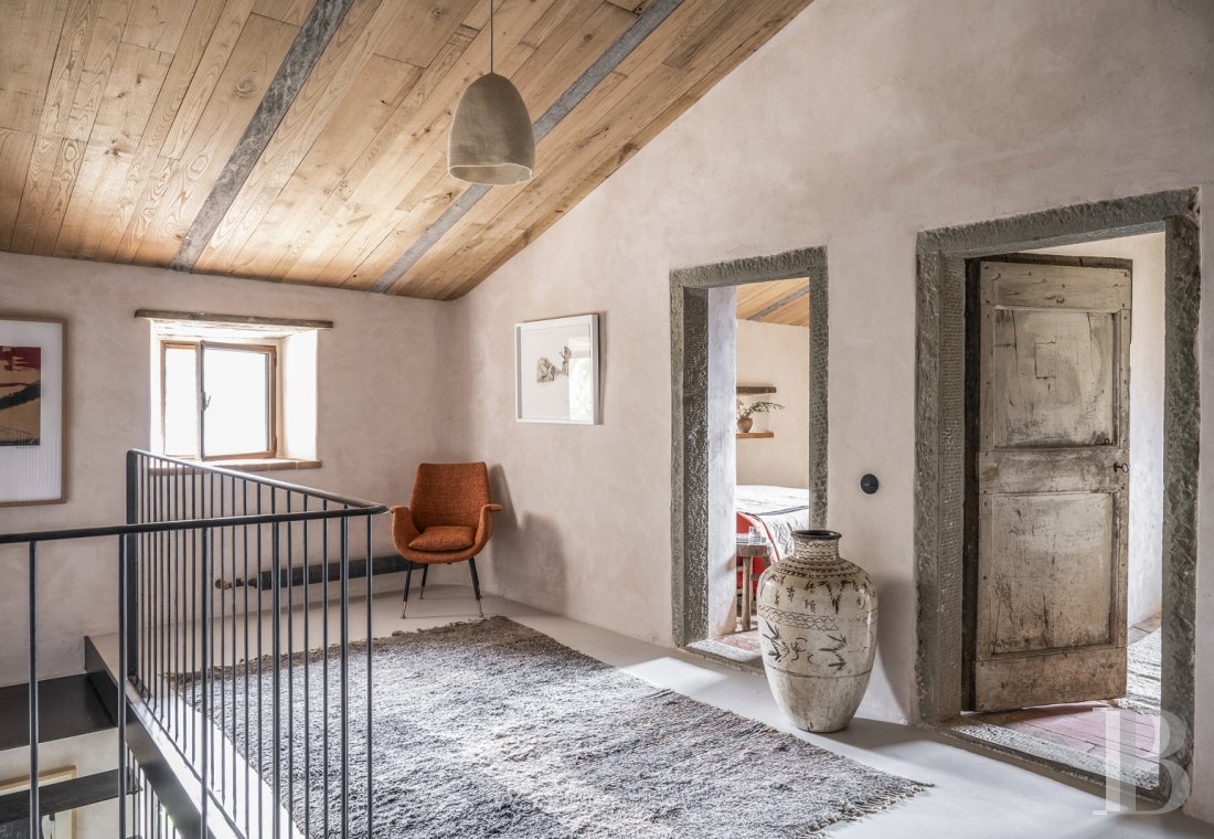 En Toscane, entre Arezzo et Cortona, une ancienne maison paysanne en plein ciel  - photo  n°25
