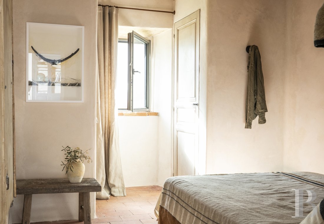 En Toscane, entre Arezzo et Cortona, une ancienne maison paysanne en plein ciel  - photo  n°24