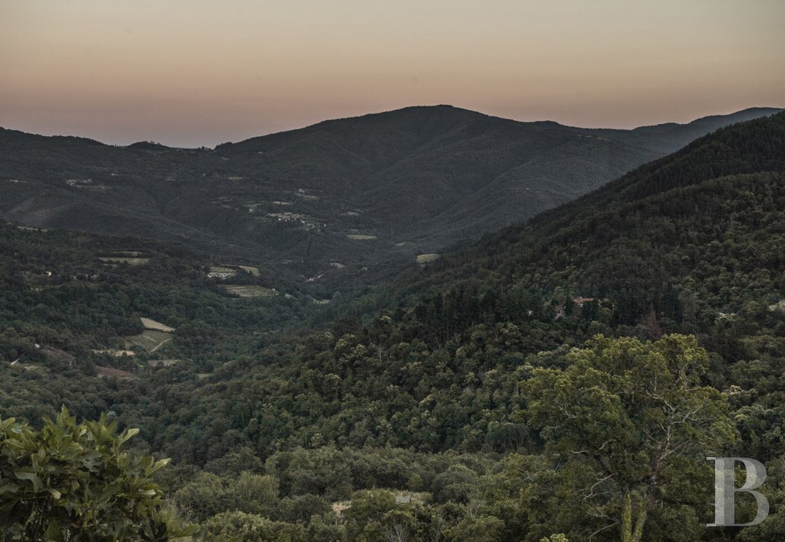 En Toscane, entre Arezzo et Cortona, une ancienne maison paysanne en plein ciel  - photo  n°37