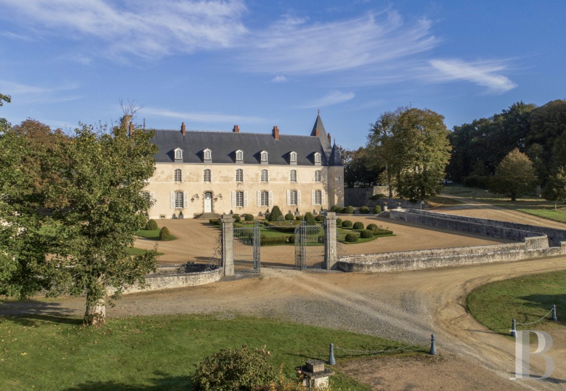 chateaux for sale France pays de loire   - 2