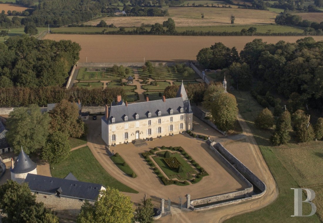 chateaux for sale France pays de loire   - 1