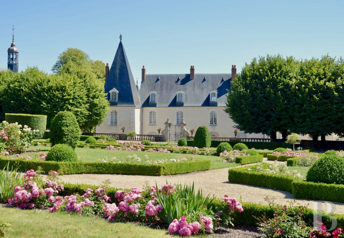 chateaux for sale France pays de loire   - 4